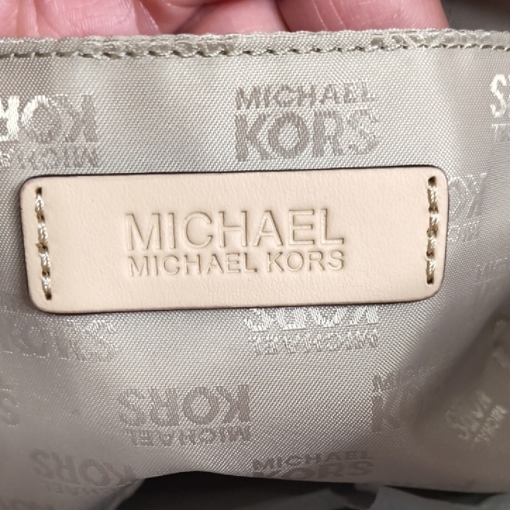 Michael Kors Beige Shoulder Bag - Picture 7 of 17